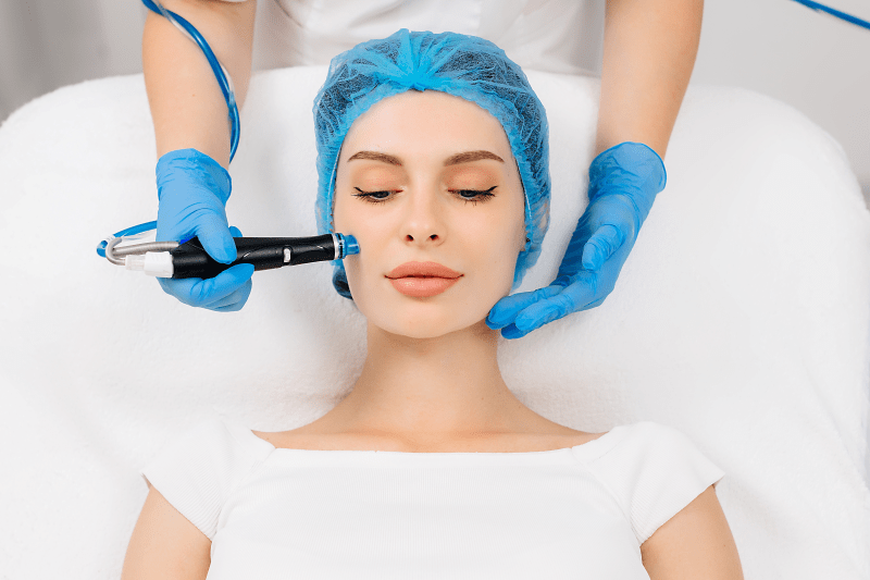 woman hydrafacial
